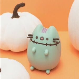 Pusheen zombie vinyl figure. NO BOX